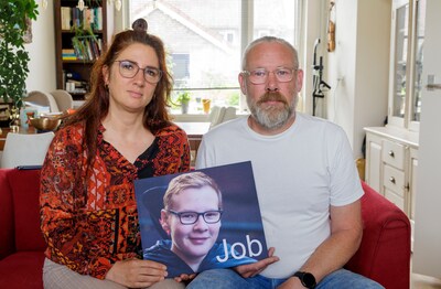 Job (15) regelt zijn eigen uitvaart: Boef, twee Lamborghini’s en véél vuurwerk