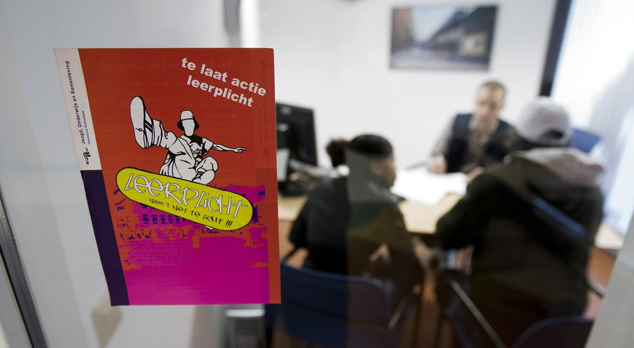 Binnen zes kilometer een openbare basisschool? Dan krijgen ouders geen vrijstelling van leerplicht voor hun kinderen
