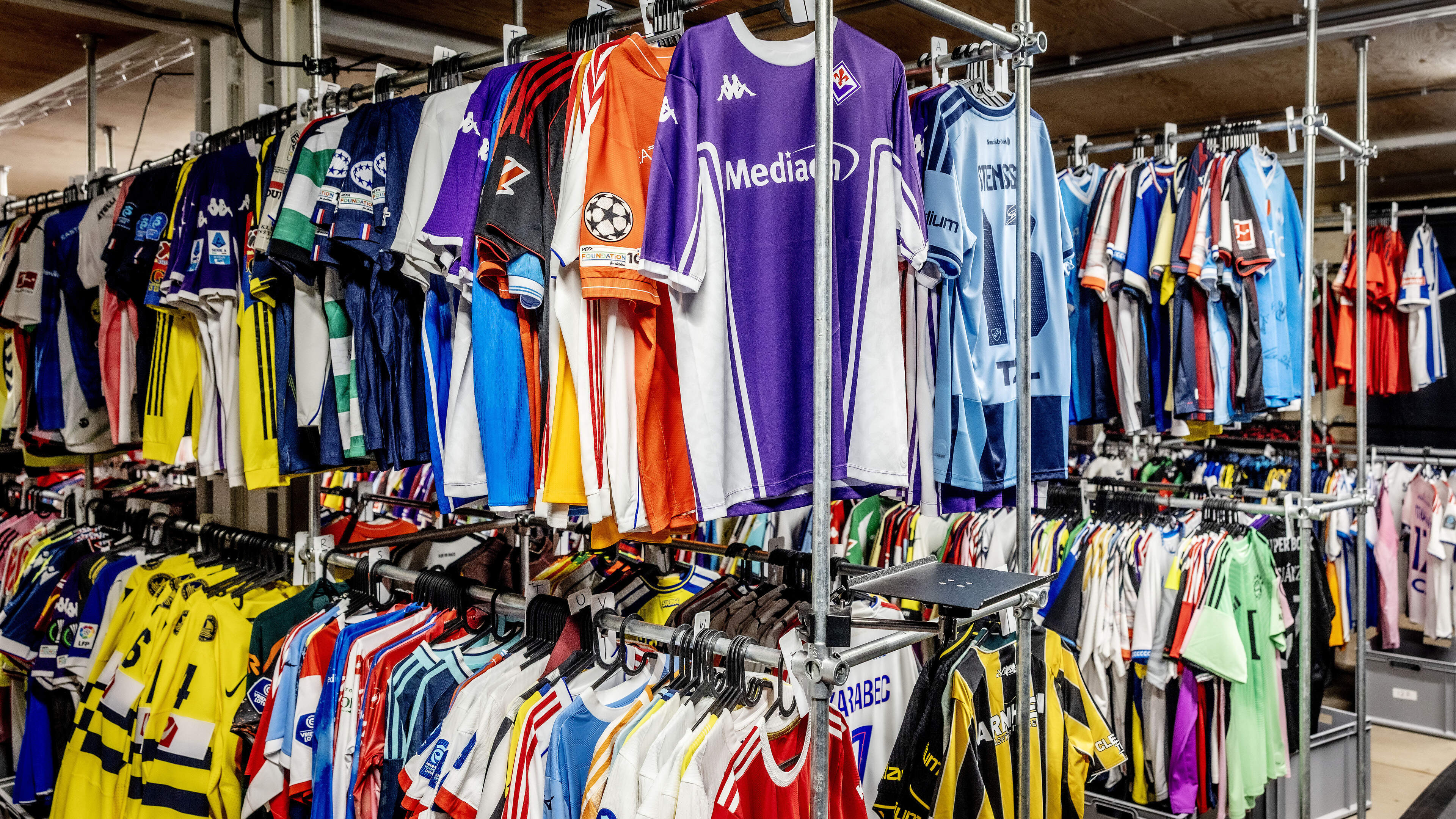 Gigantische bedragen voor bezwete WK-shirts: ’Het meest tastbare sportmoment dat je kunt bezitten’