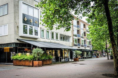 Na tien jaar moet House of Snobs ineens halve terras afbreken: ‘Het was nooit een probleem en nu ineens wel?’