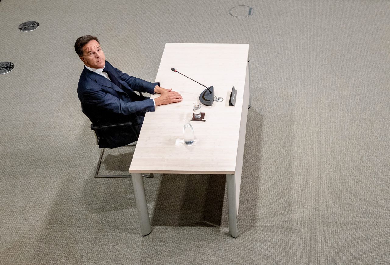 Nederland kroop ‘door het oog van de naald’ aan het begin van de coronacrisis, zegt oud-premier Rutte