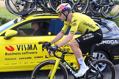 Te veel last van elleboog: etappewinnaar Wout van Aert stapt uit Dauphiné