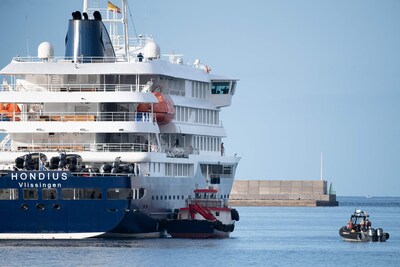 Cruiseschip Hondius vaart weer uit na uitbraak hantavirus aan boord