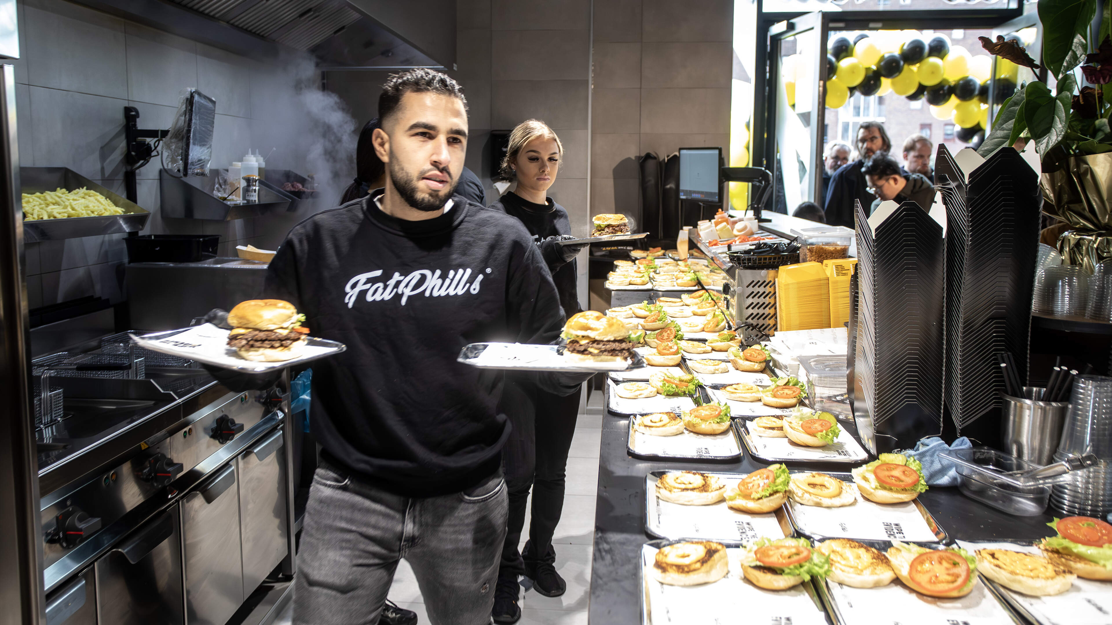 Fastfoodrestaurant Fat Phill’s in Heerhugowaard binnen anderhalf jaar failliet. ’Negatieve recensies? In Hoofddorp heb ik ze ook en daar loopt het wel’