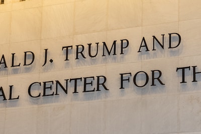 Trump in beroep tegen verwijdering naam van Kennedy Center, ‘VS schroeft steun voor Navo-operaties in Europa flink terug’
