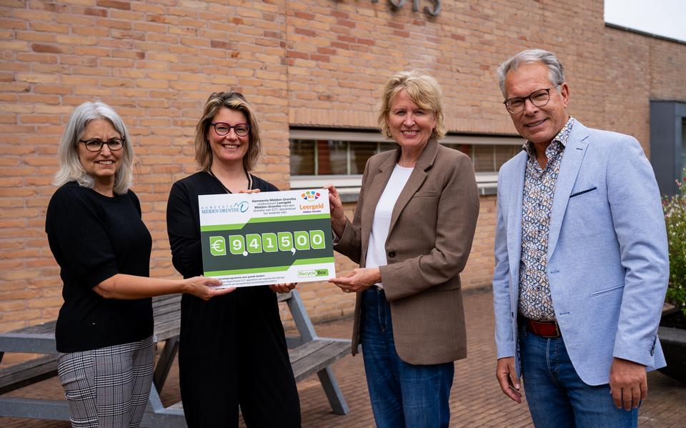 Met iets wat overbodig is, een verschil maken voor kinderen. Stichting Leergeld Midden-Drenthe ontvangt donatie