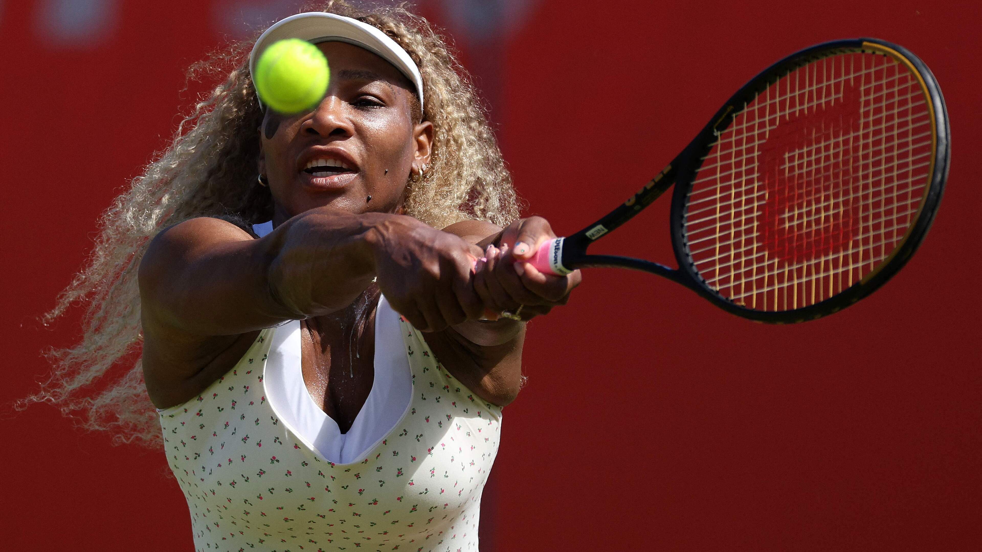 Rentree Serena Williams op grastoernooi in Londen abrupt voorbij, recordverhoging prijzengeld Wimbledon