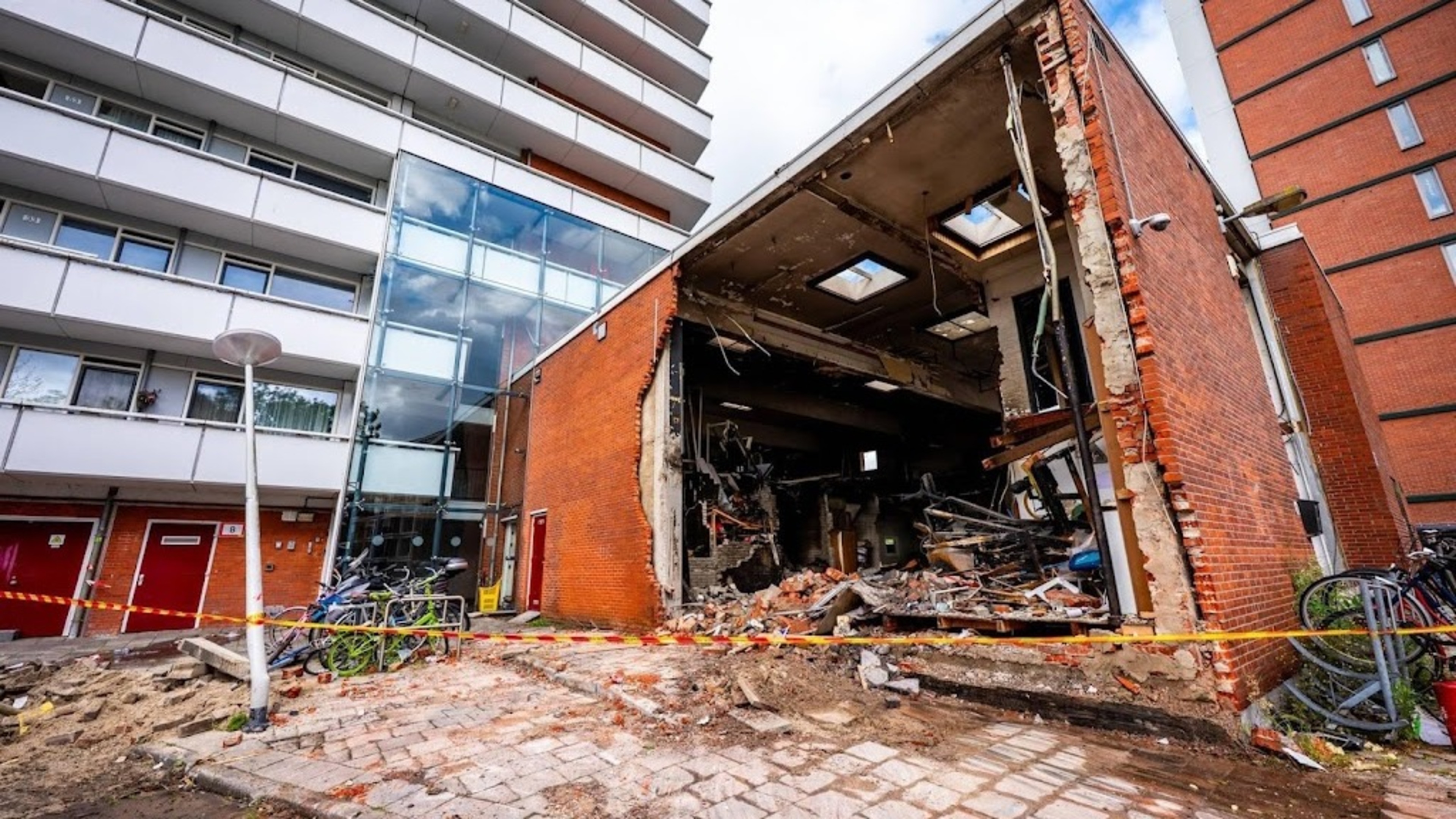 Drie personen aangehouden voor explosie in Amsterdam