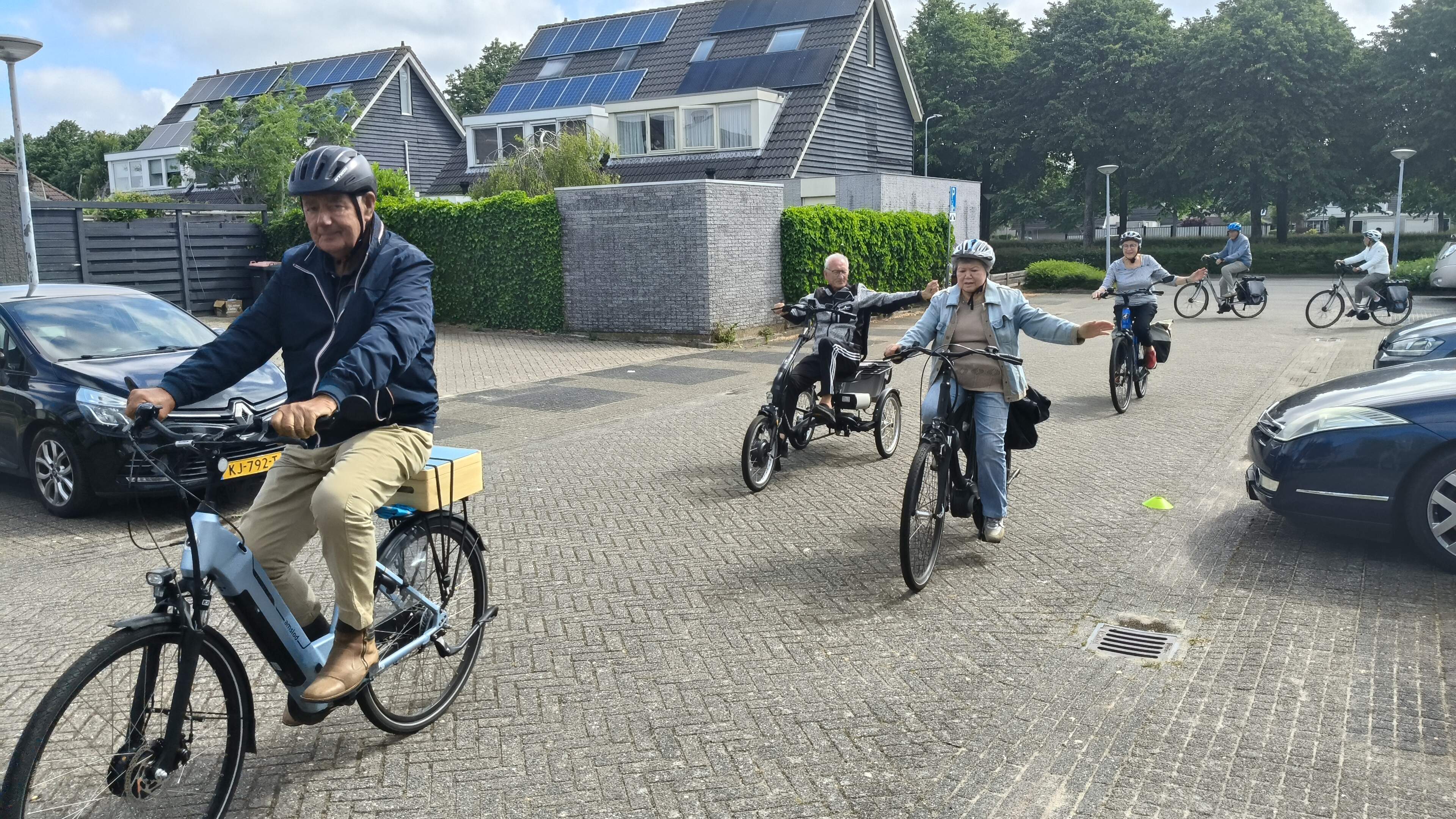 Fietslessen voor senioren populair in Heemskerk: Buurtsportcoach organiseert extra lessen