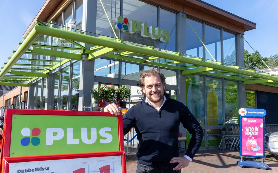 Laurens (35) nieuwe eigenaar van PLUS in Zuidwolde. ‘Een Supermarkt is een sociale plek in een dorp, zo wil ik het invullen’