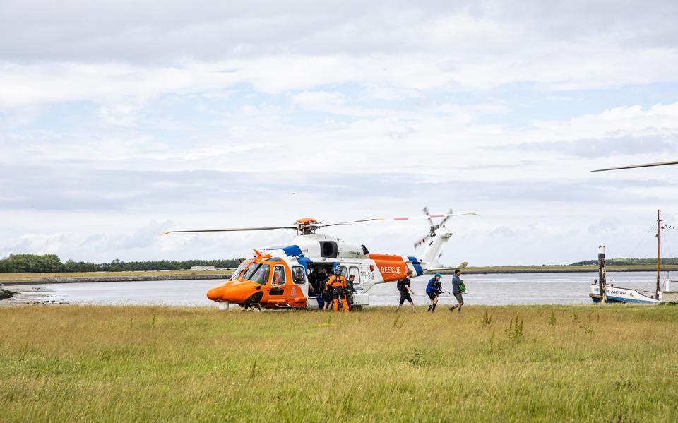 Groep wadlopers overvallen door opkomend water. Gids Wim blies tocht naar Ameland vrijdag juist af. ‘Je hoeft niet tot de limit te gaan’