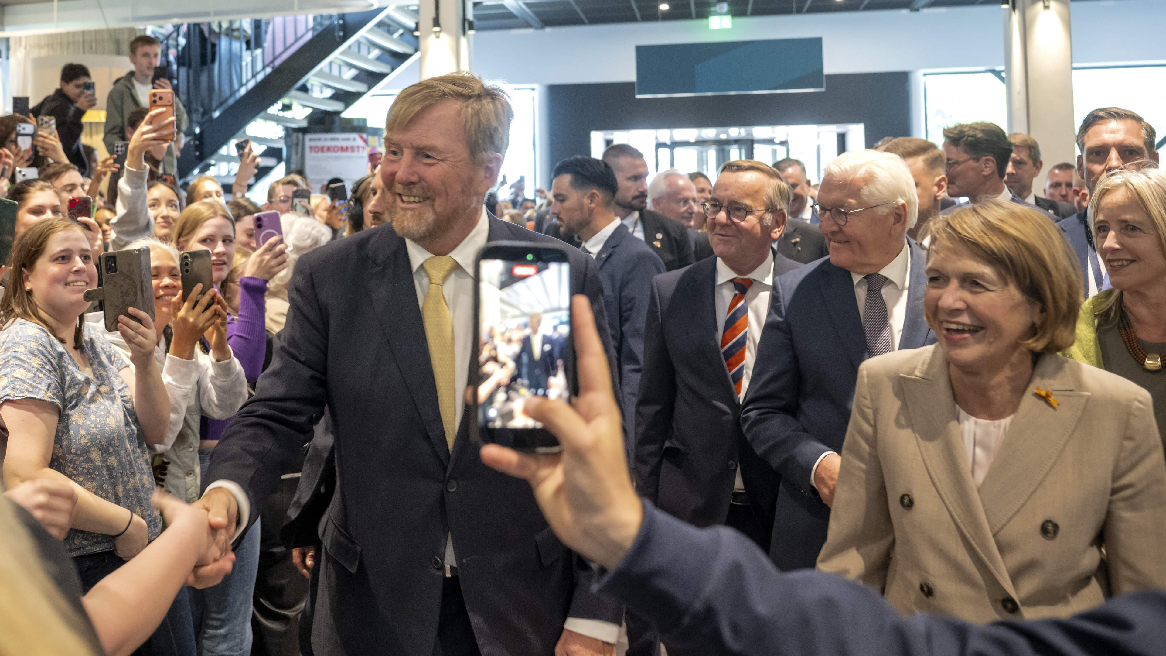 Koning en Duitse president op bezoek bij VISTA college in Sittard: ‘Aan zijn gezicht te zien, snapte hij mijn uitleg’