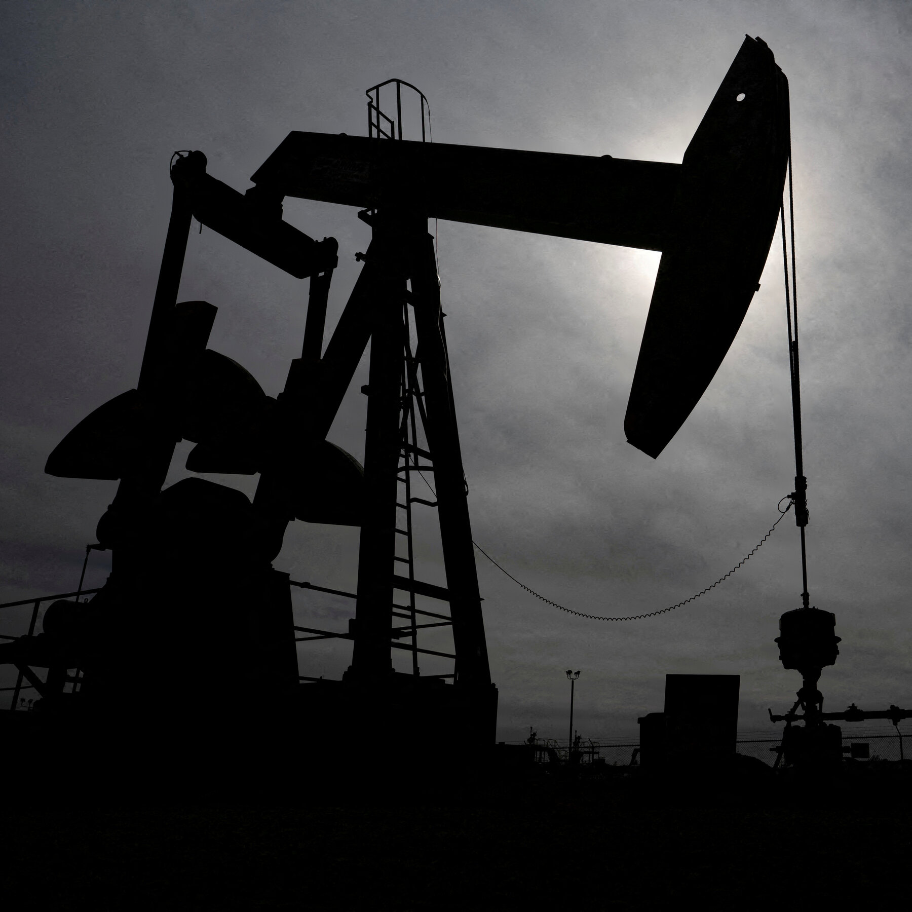 Oil Falls, Stocks Rise as Trump Signals Iran Peace Deal Takes Shape