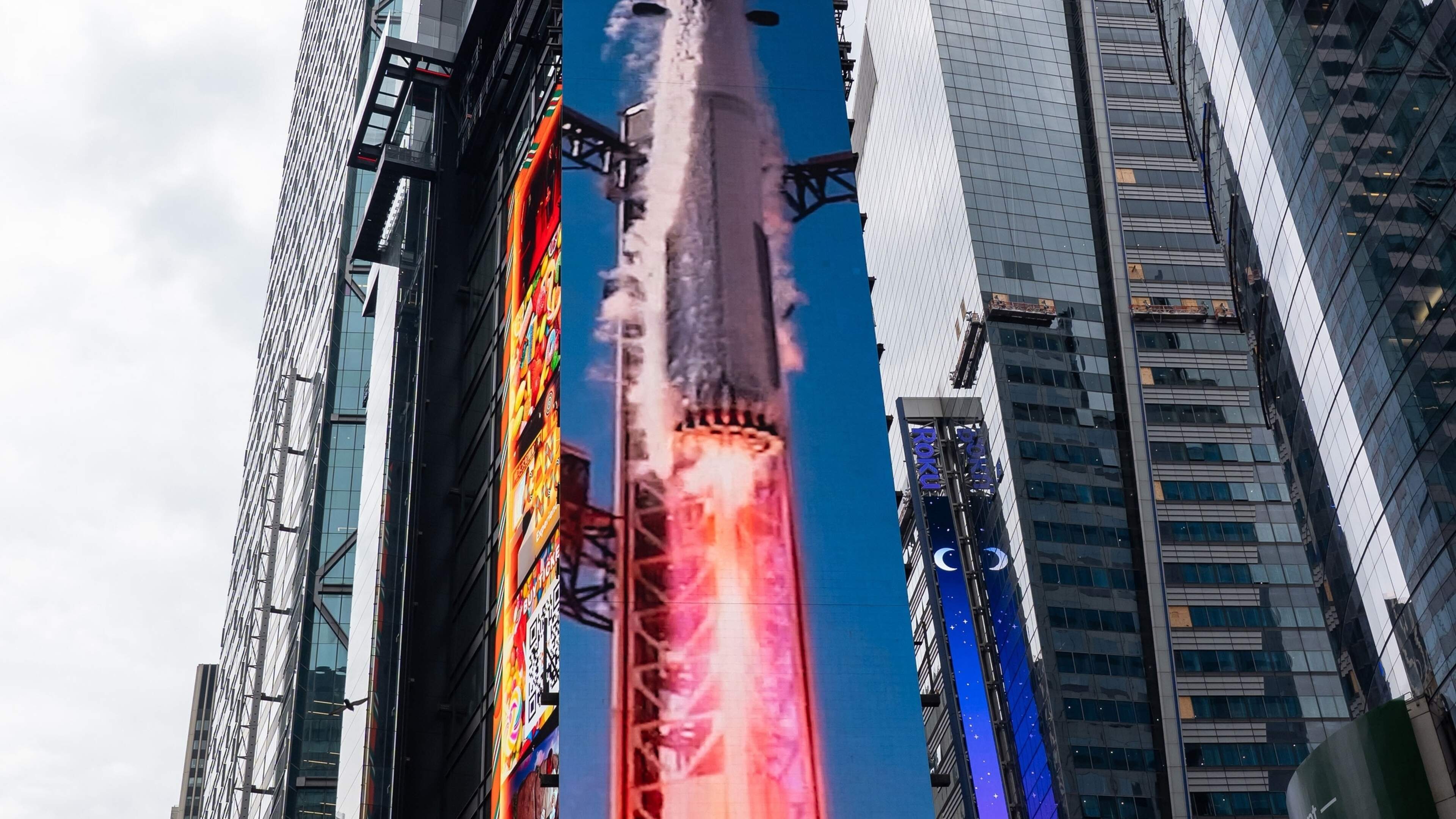 Cherry (45) maakte vrijdag meteen winst met haar aandelen SpaceX, maar Tessel (30) besloot nog even te wachten: ’Ik ga maandag alsnog kopen’