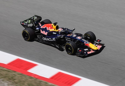 Max Verstappen moet achterstand goedmaken tijdens tweede vrije training in Barcelona