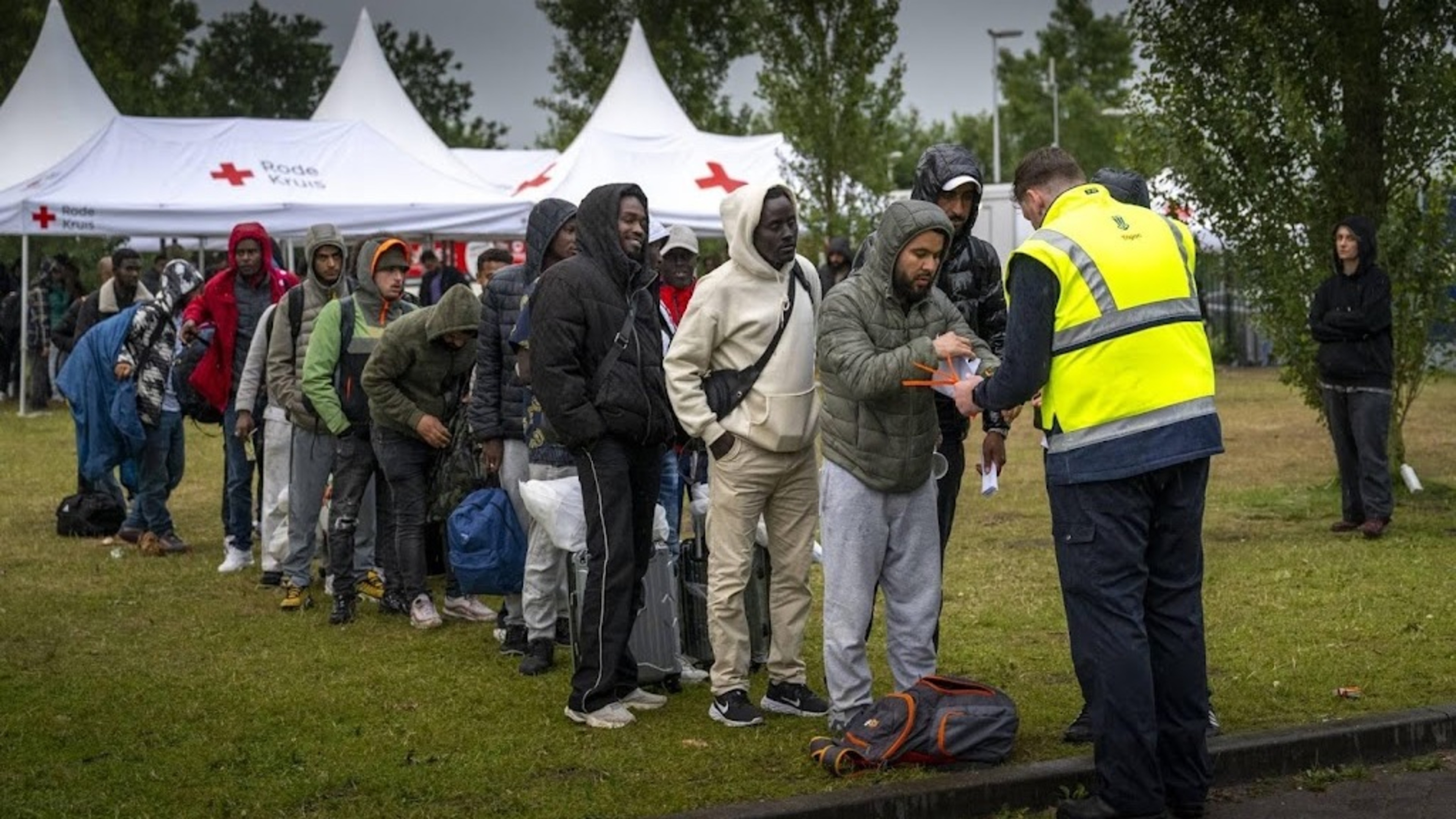 Groep asielzoekers naar Zwolle omdat nachtopvang De Wijk vol zit