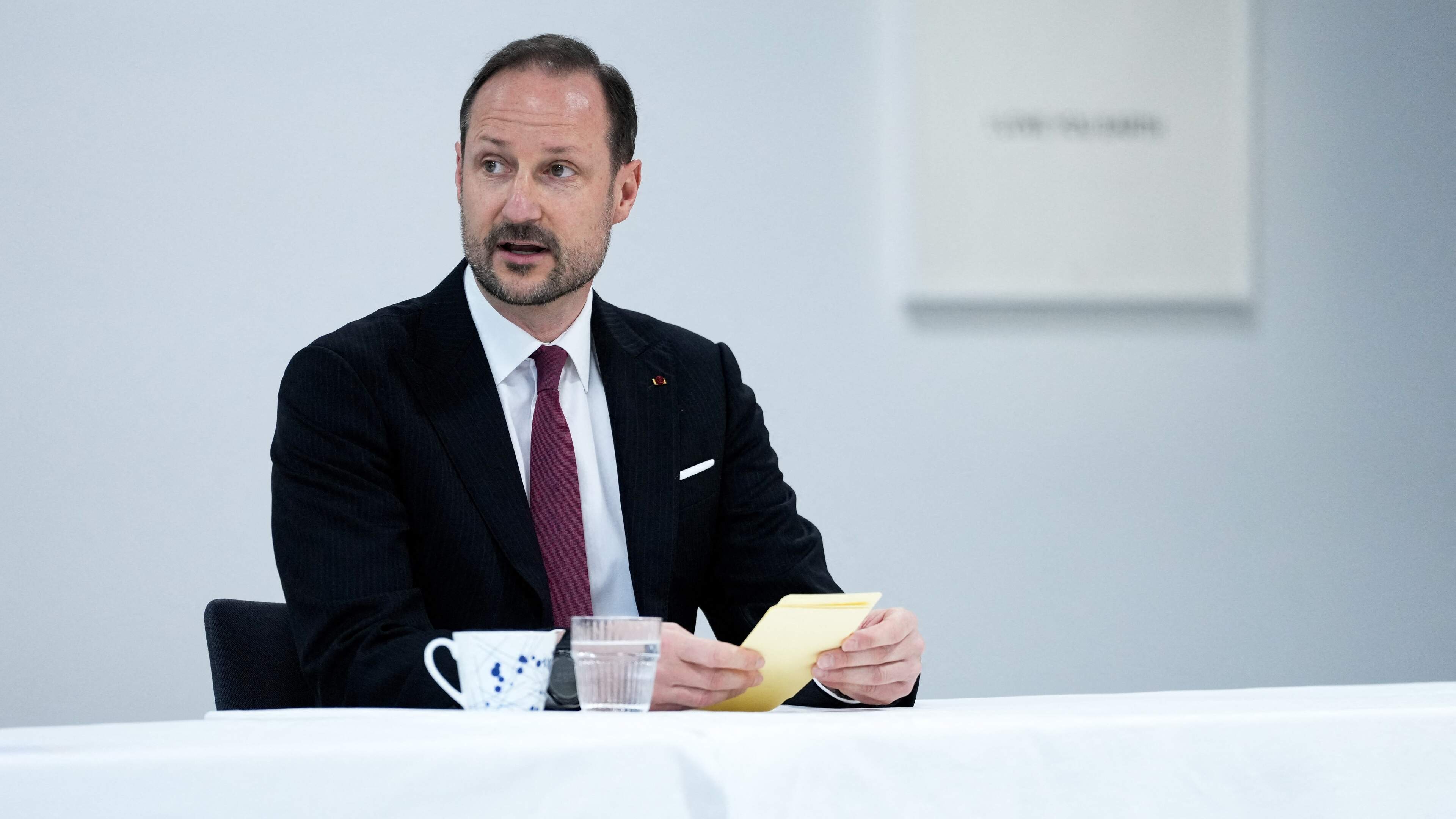 Kroonprins Haakon zegt ministerraad af om zieke Mette-Marit
