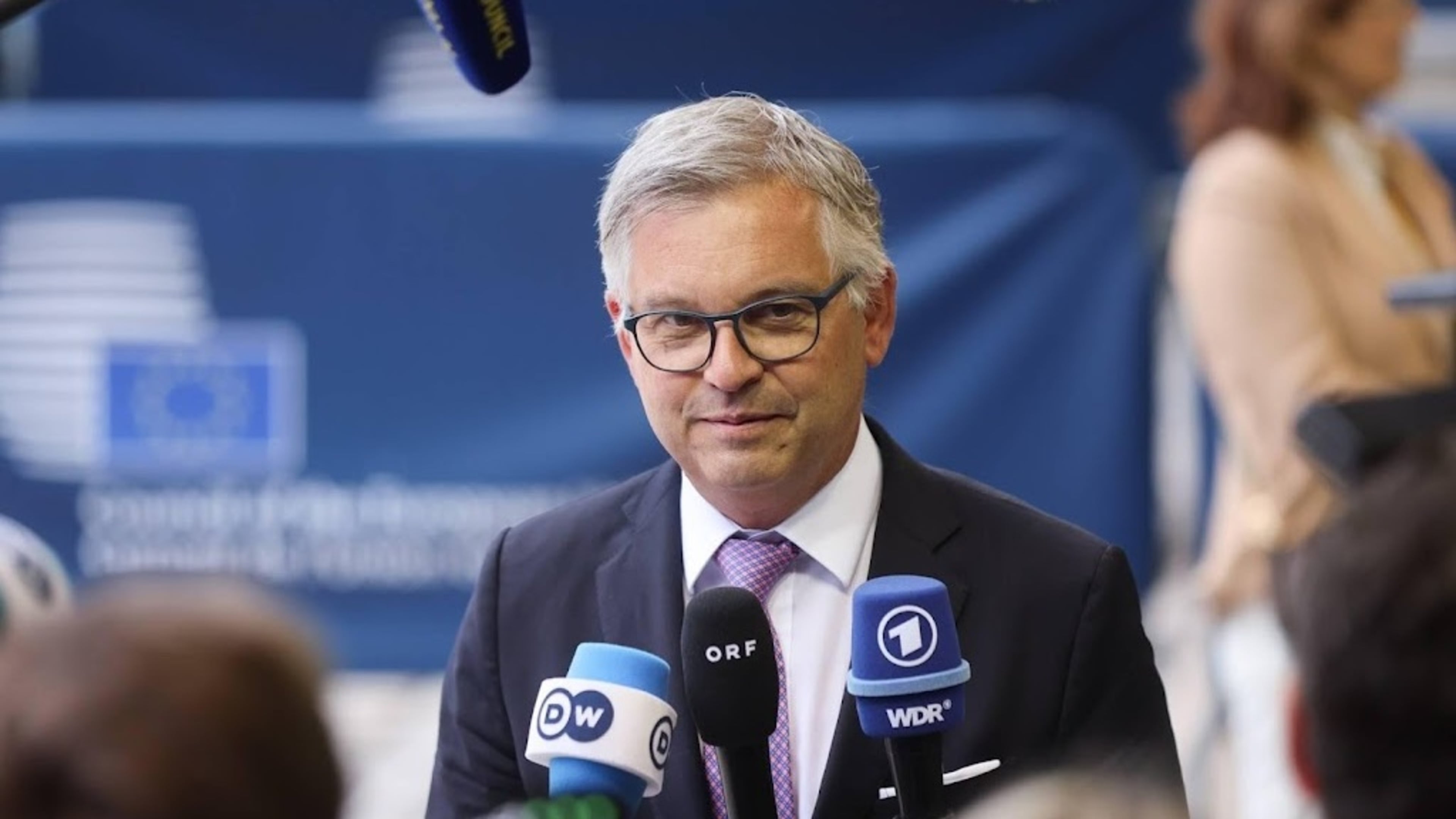 Brunner: straf voor landen die zich niet aan migratiepact houden
