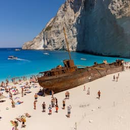 Beroemd strand met scheepswrak op Zakynthos blijft hele zomer gesloten