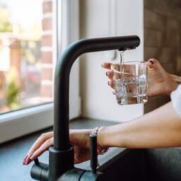 Poepbacterie aangetroffen in drinkwater regio Dordrecht, kookadvies ingevoerd