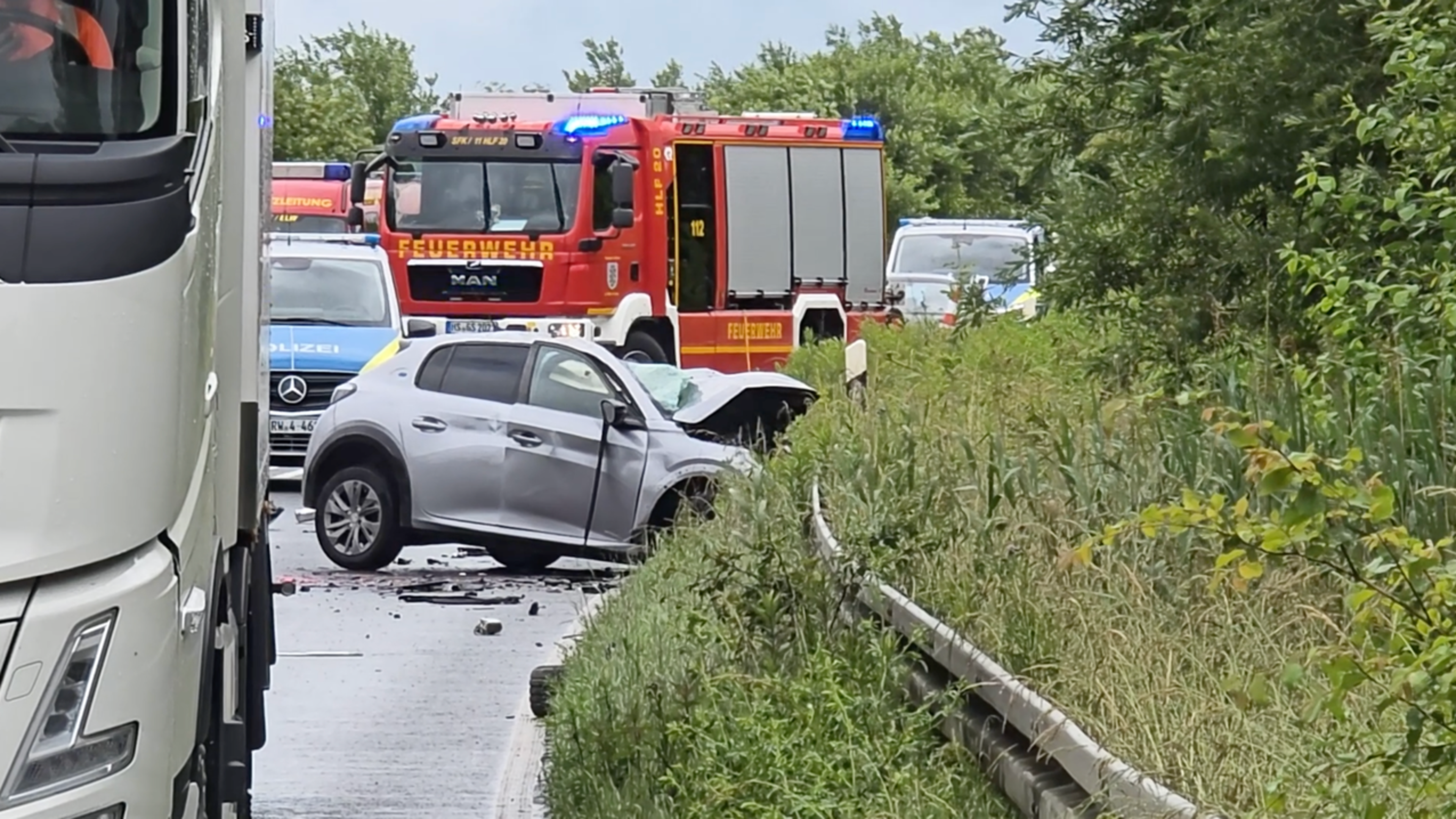 Vrouw komt om het leven bij frontale botsing met vrachtauto vlak over de grens in Duitsland