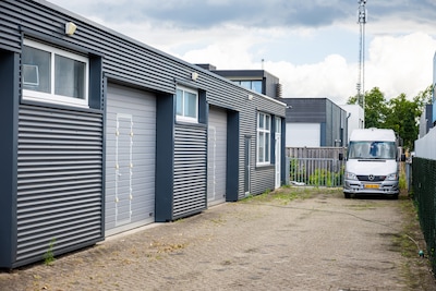 Russische reuzen sluizen miljoenen door via deze loods in Ommen: ‘Echt? Hier?’