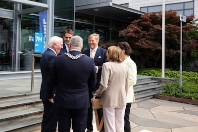 Koning Willem-Alexander toont Duitse president trots Nederlands kroonjuweel ASML
