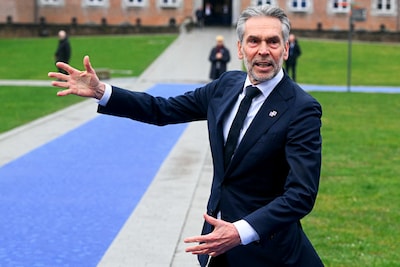Kijk mee met coronaverhoor Schoof, destijds topambtenaar: kritiek op dominantie ‘medische blik’