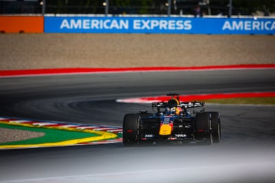 Rustige start derde vrije training in heet Barcelona, Verstappen maakt zich klaar voor belangrijke sessie