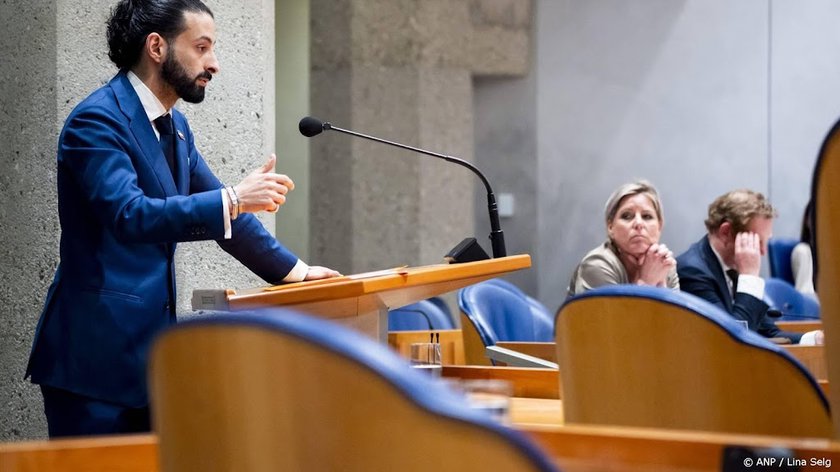 Rechtse partijen willen spoed met telefoons asielzoekers uitlezen