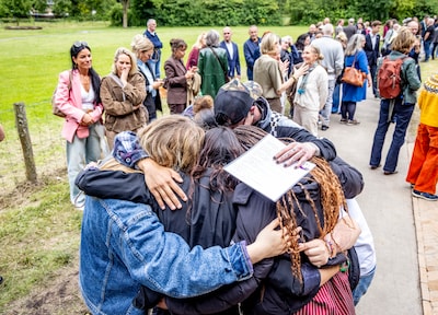 ‘Wij zaten fout, niet jij’: monument voor slachtoffers jeugdzorg onthuld na jarenlange strijd