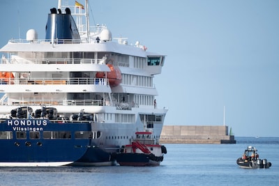 Cruiseschip Hondius vaart weer uit na uitbraak hantavirus aan boord