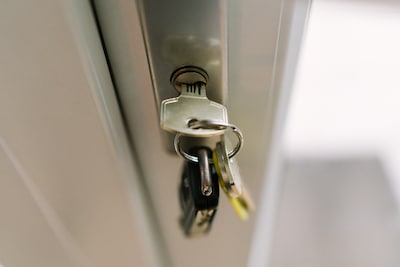 Net de sleutel van hun droomhuis en dan kruipen plots houtwormen over de balken