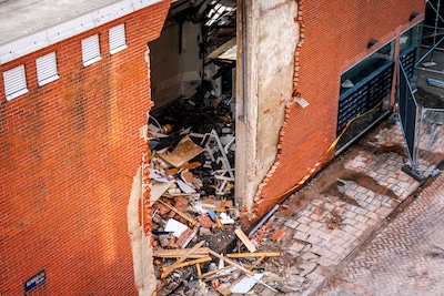 Politie pakt drie verdachten op na explosie onder fitnessstudio, bewoners flat mogen terug naar huis