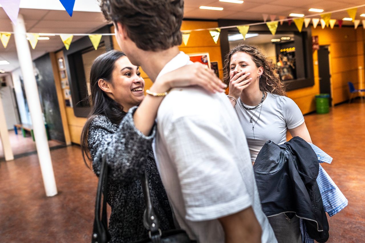 Uitslagendag is een achtbaan voor leerlingen en docenten. ‘ Holy shit ! Een 8,2 voor wiskunde!’