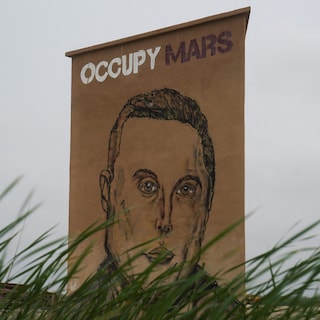 Op de lange reis naar Mars maakt biljonair Elon Musk de aarde steeds meer van hem afhankelijk