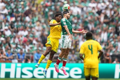 LIVE WK voetbal | Mexico krijgt vlak na rust opnieuw een cadeautje: Zuid-Afrika moet verder met tien man