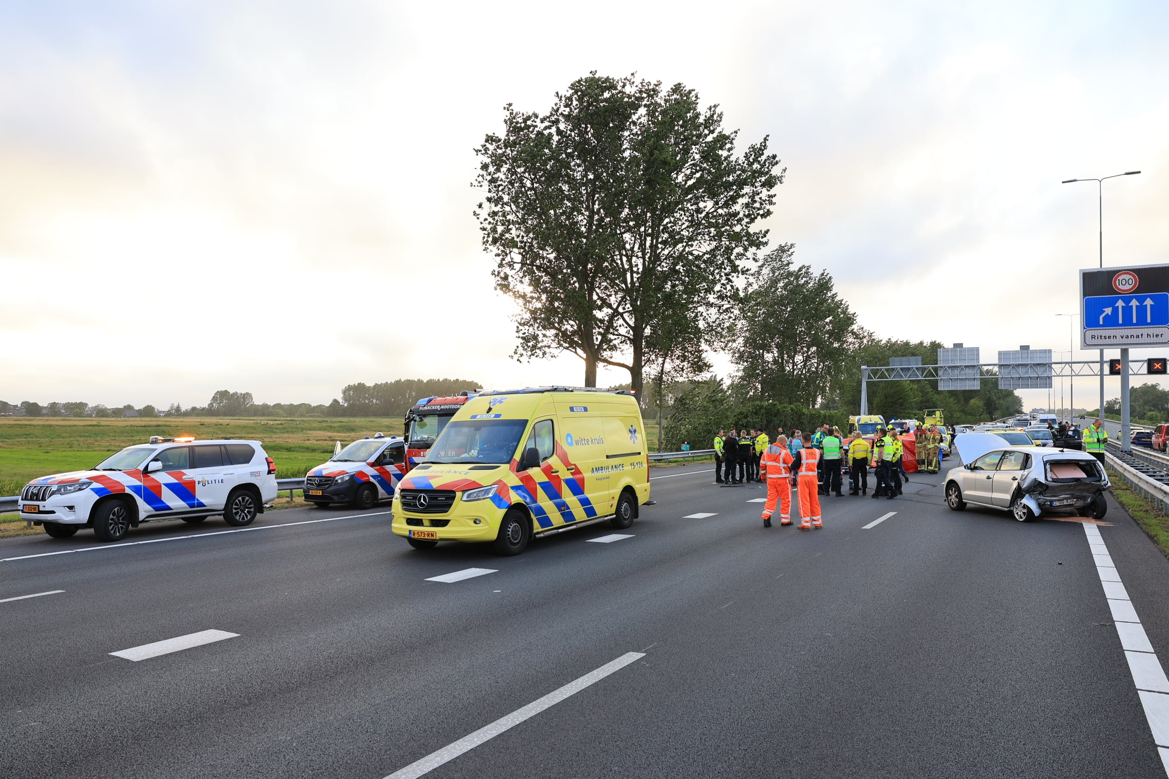 Dode door aanrijding op snelweg A13 tussen Delft en Rotterdam
