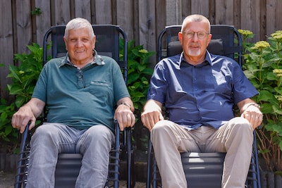 Broers Ad (71) en Ed (73) worden bijna op hetzelfde moment onwel bij een voetbalduel: ‘Ze hebben mijn leven gered’