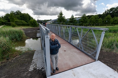 Paardrijclub Dronten heeft eindelijk haar zo gewenste brug: ‘We hielden ons hart vast’