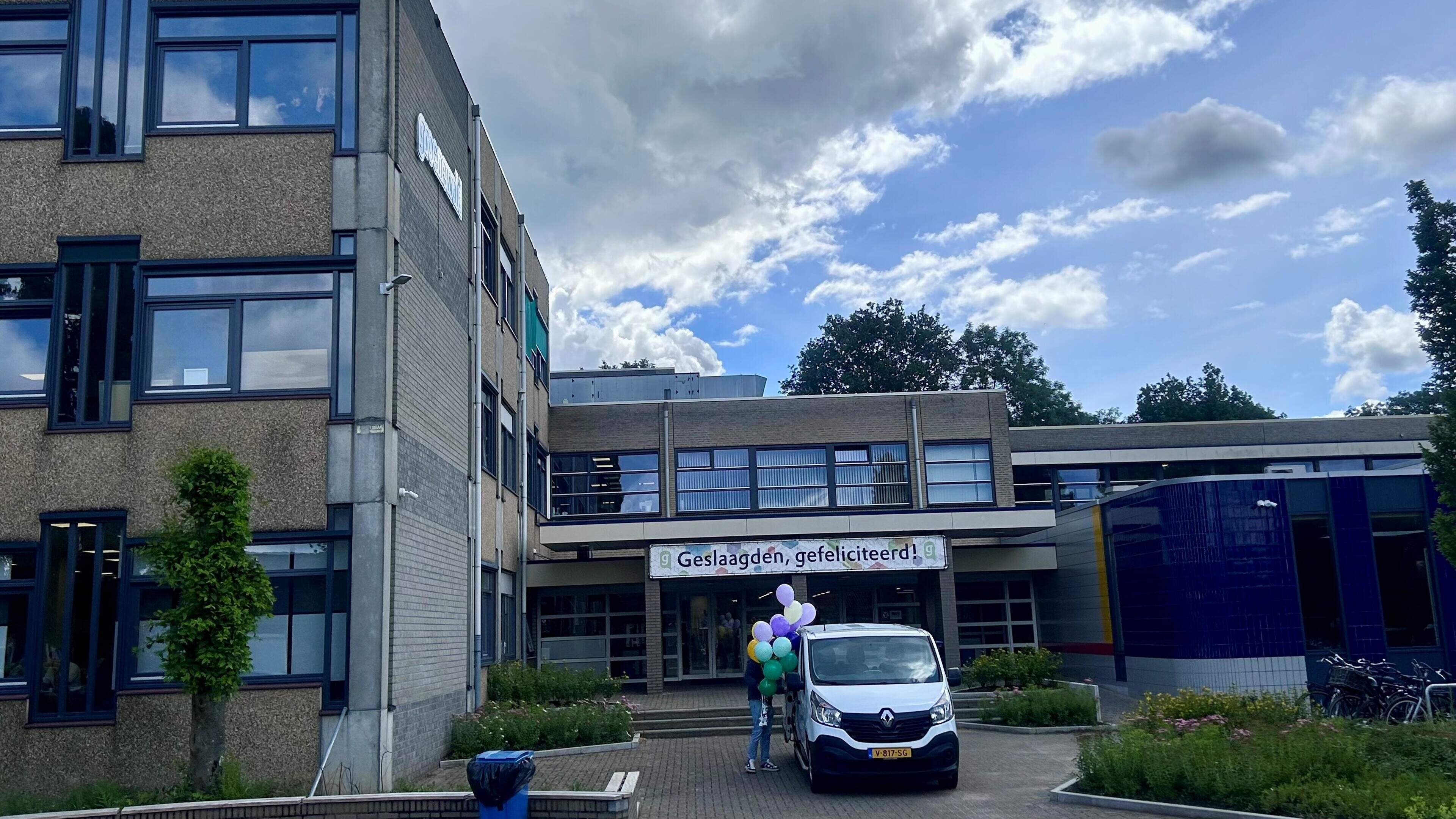 Politie houdt ‘alle scenario’s open’ nadat twee leerlingen (15) van middelbare school in Stein naar ziekenhuis moeten, festiviteiten rondom examens gaan door