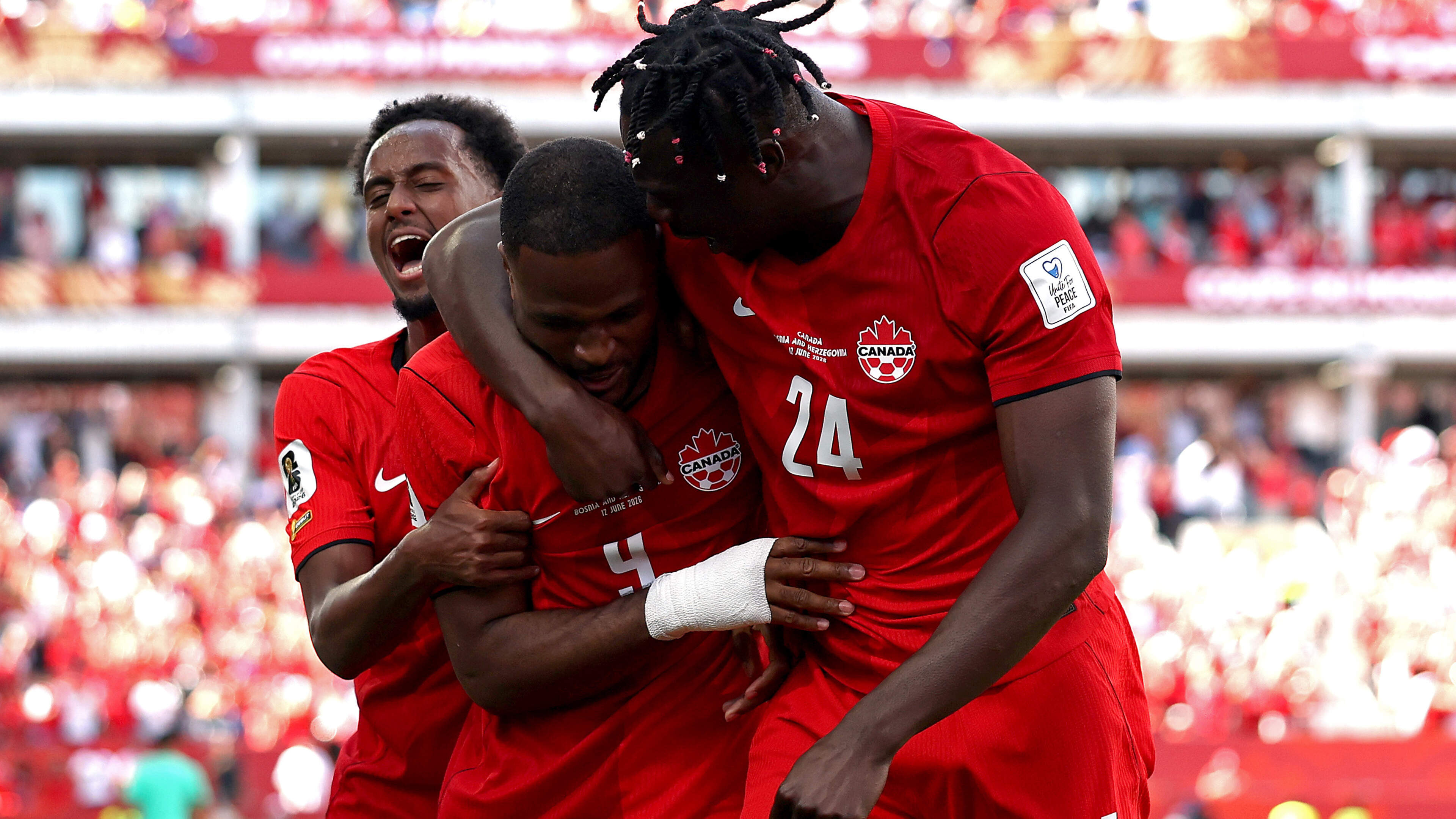 Ruud Gullit blij dat Canada zijn elftal vol donkere spelers omarmt: ’Dat geeft mij een goed gevoel’