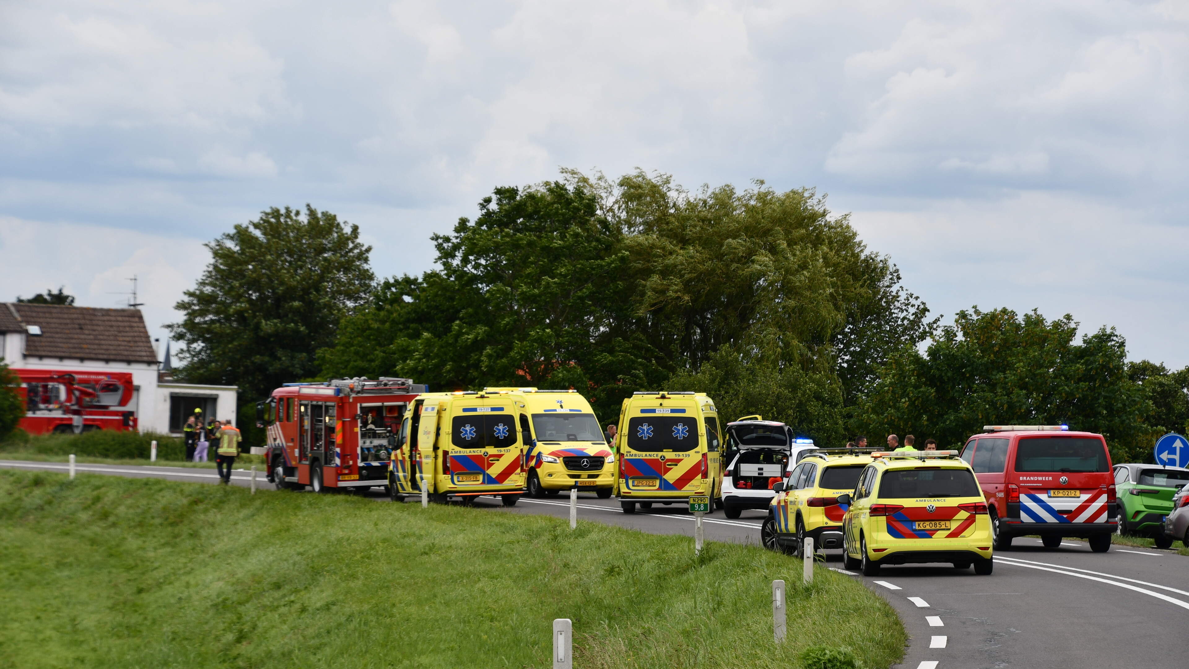 2 kinderen en 1 volwassene overleden bij ongeluk Vogelwaarde, vier kinderen zwaargewond