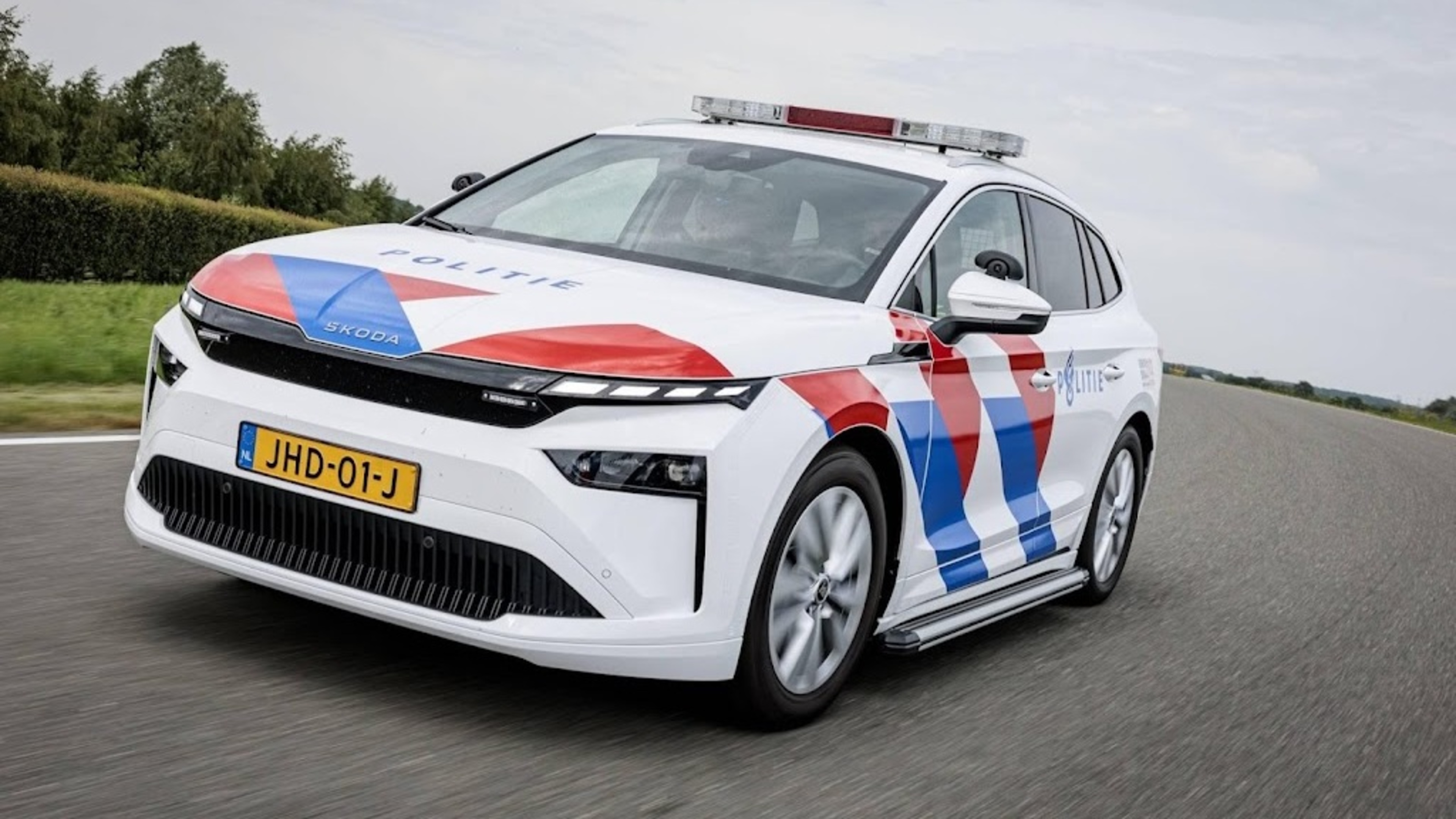 Arrestaties en ME in actie bij rellen in Wijk bij Duurstede