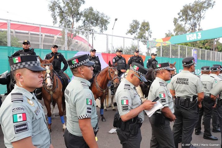 Ordetroepen proberen WK-opening Mexico in goede banen te leiden