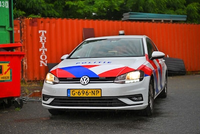 Politie vindt 9600 liter ammoniak in zeecontainer op bedrijventerrein Valkenswaard, onderzoek naar illegaliteit