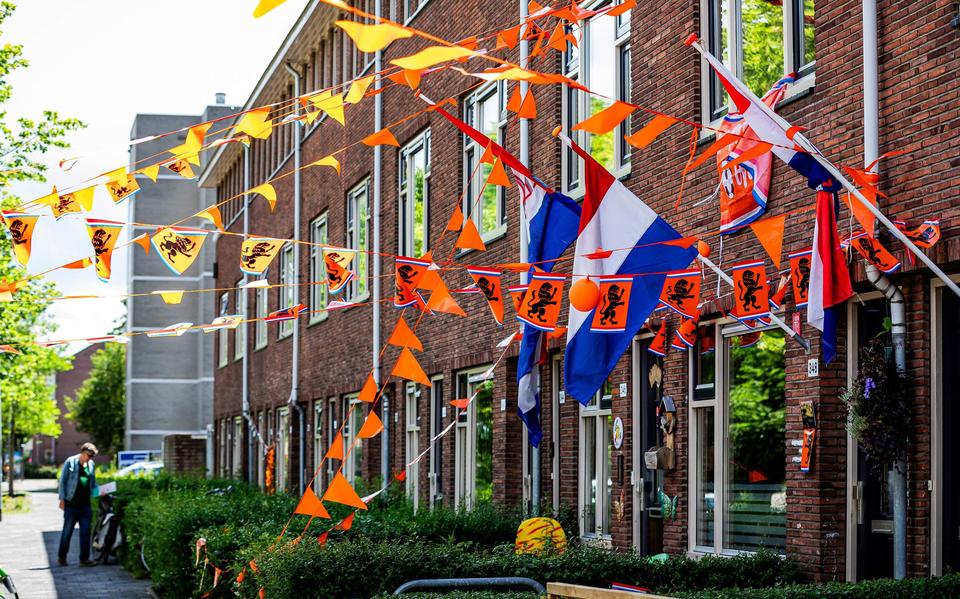 Wisselvallig weer in aantocht: dit kan je verwachten tijdens de aftrap van Oranje