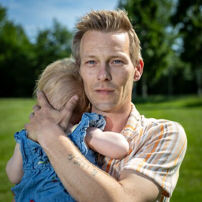 Zo knokt jeugdzorgkind Gerard uit Borne om een goede vader te zijn