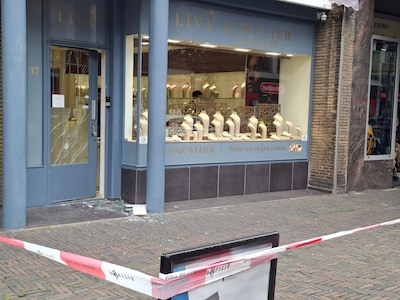 KIJK | Omstanders filmen overval op Arnhemse juwelier, schoten gelost