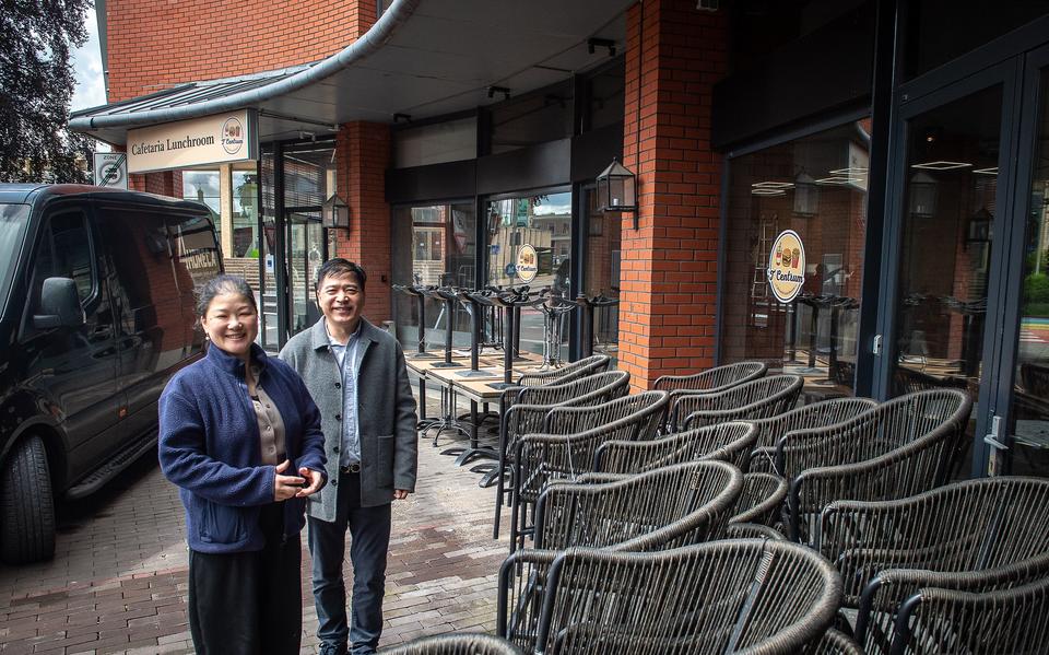 Burger Queen in Assen failliet, Mimi (49) en Cheng (54) springen in het gat: ‘Oerhollandse snackbar’
